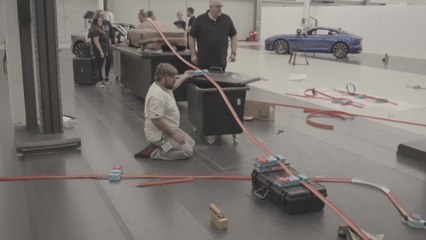 Überarbeitete Version des Jaguar F-TYPE unternimmt als Miniaturmodell