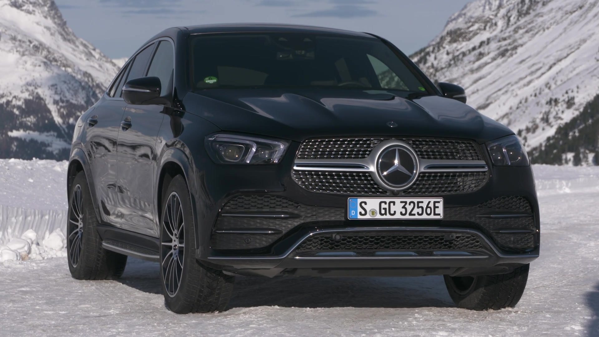 The New Mercedes Benz Gle 350 De 4matic Coupe Design In Obsidian Black Video Dailymotion