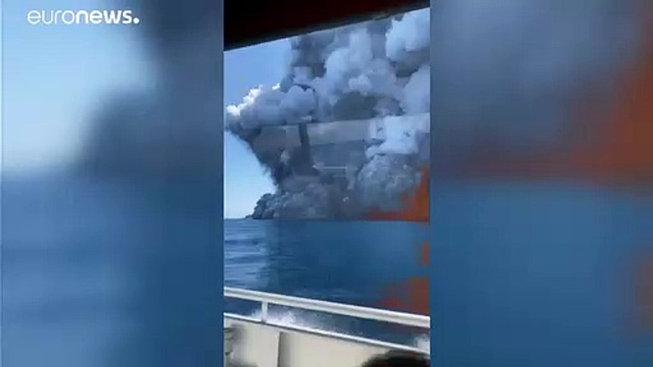 Извержение вулкана в Новой Зеландии: есть погиб...