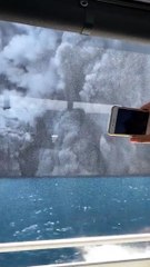 لحظة ثوران بركان في نيوزيلاندا