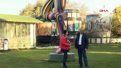 Çok konuşulan Atatürk heykelini yapan sanatçı konuştu: Anadolu'nun bütün renkleri var