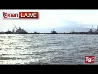Vlorë bllokohen skafet - (24 Janar 2000)