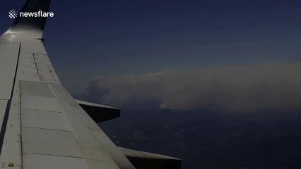 Extremely poor visibility from plane window as smoke from bushfires shrouds Sydney