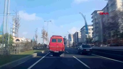 Düğün konvoyunda tehlikeli yolculuk -