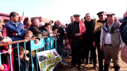 Manisa’da develer kıran kırana güreşti