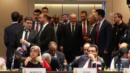 Bakan Selçuk: "Sosyal kalkınmayı herkesi kuşatacak ve her yere ulaşacak şekilde düşünmek zorundayız