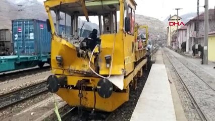 Sivas-divriği'de, demir yolunda iş makineleri çarpıştı 1 ölü, 4 yaralı