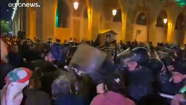 Libano nel caos, il Capo dello Stato rimanda le consultazioni. Ecco cosa succede nel Paese