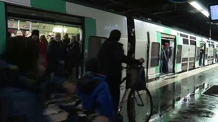 França tem engarrafamentos no 5º dia de greve