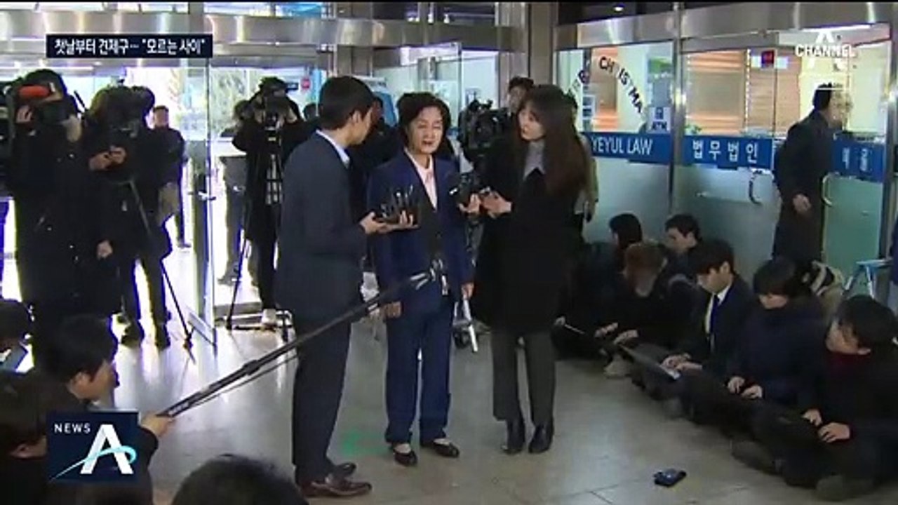 ‘첫 출근’ 추미애 “윤석열 전화받았지만…기관 간 관계”