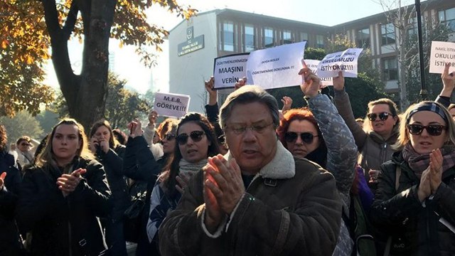Doğa Koleji velileri, Milli Eğitim önünde eylem yaptı