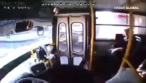 TIR, otobüse çarptı! Korku dolu anlar saniye saniye kamerada