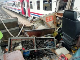 Tren rayında kaza: 1 ölü 3 yaralı