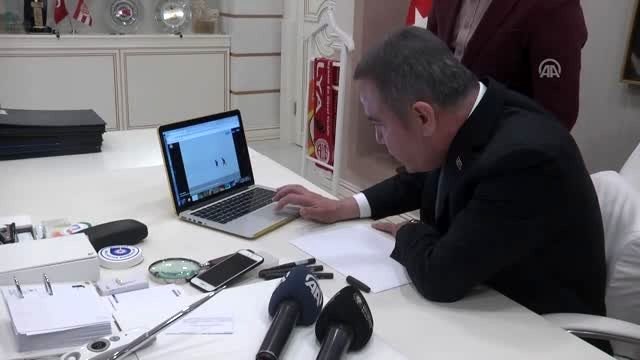 Antalya Büyükşehir Belediye Başkanı Muhittin Böcek, AA'nın Yılın Fotoğrafları oylamasına katıldı