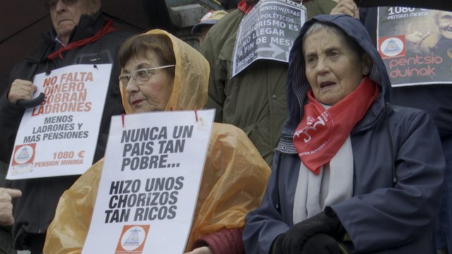 Pensionistas cumplen 100 lunes consecutivos manifestándose en Bilbao