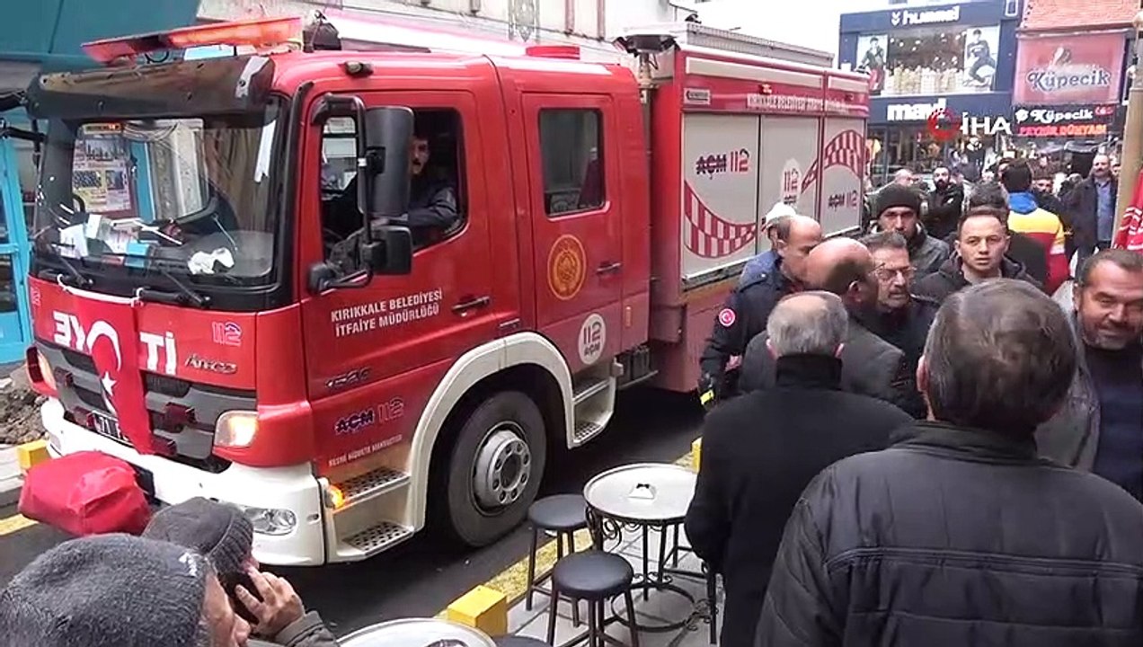 İtfaiye ekiplerinin kurtardığı kediyi 14 yaşındaki çocuk sahiplendi