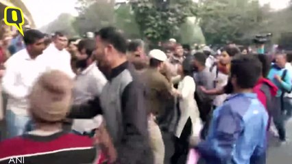 Download Video: Lathicharge in JNU Students’ March to Rashtrapati Bhavan | The Quint