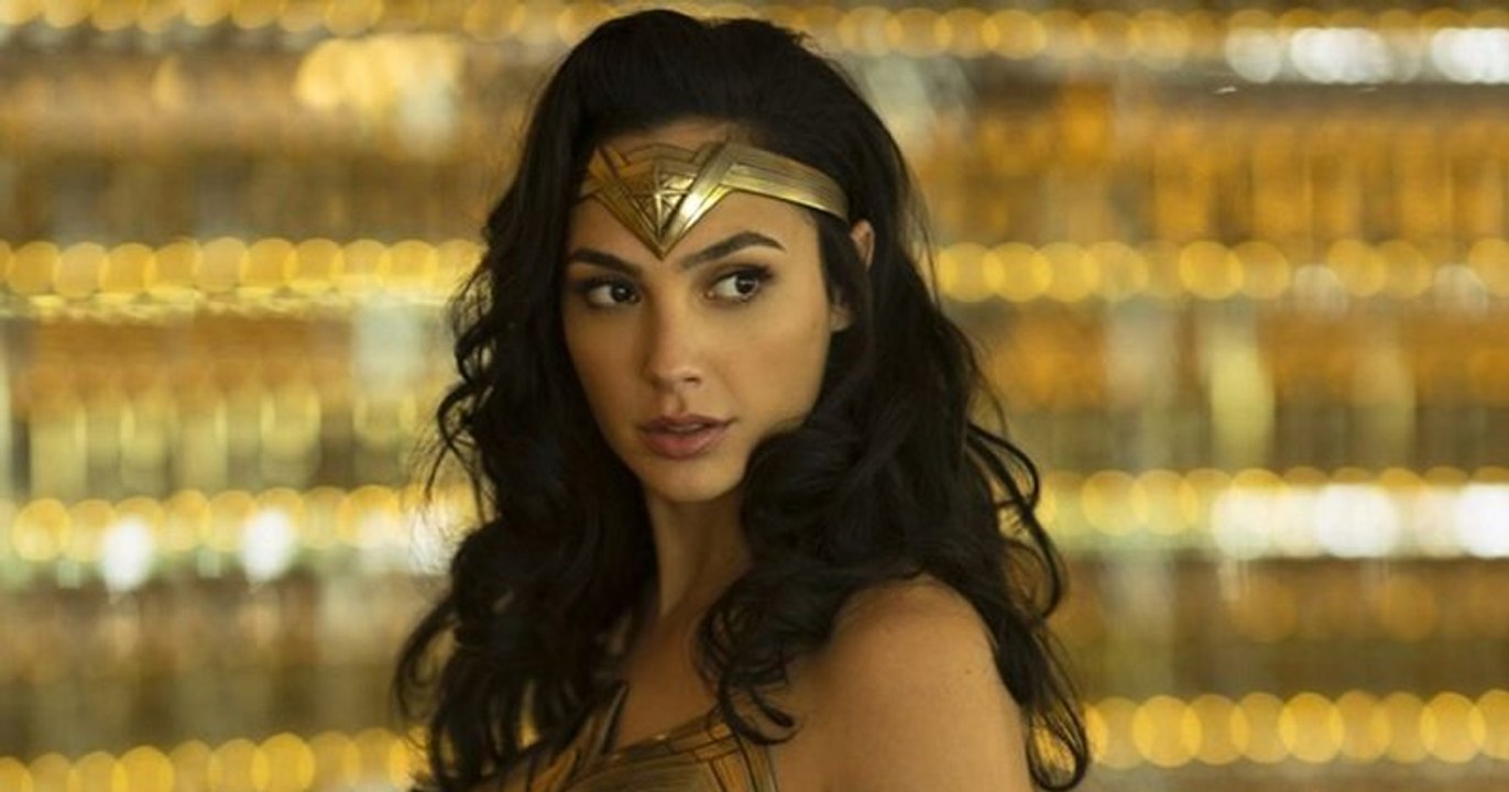 Gal Gadot se retrouve dans les années 1980 dans...