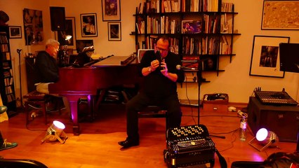 Un cardiologue a donné un concert privé chez lui avec l'accordéoniste Richard Galliano