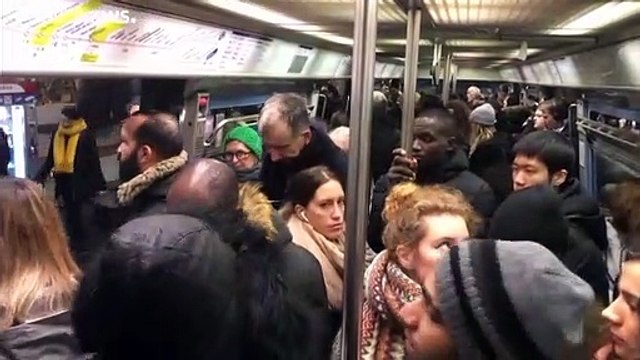 Всеобщая забастовка вызвала транспортный коллапс в Париже