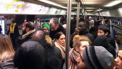 Всеобщая забастовка вызвала транспортный коллапс в Париже