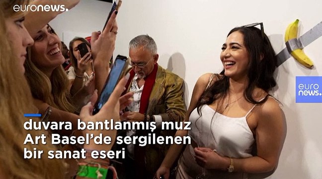 Bir sanatçının 120 bin dolarlık 'Duvara bantlanmış muz'u yemesi sonrası eser polis korumasına alındı
