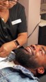 video drole : Un homme se fait épiler les poils du nez