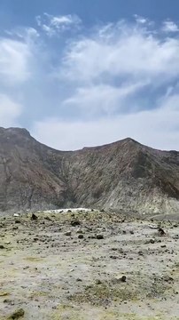 Le volcan White Island en New-Zélande en éruption, dévaste tout sur son passage