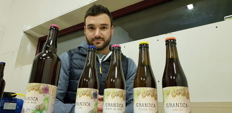 Nouveau venu dans le paysage microbrassicole de Thur et Doller, Vincent Throo, présente la bière de Noël Granica qu'il brasse à Michelbach, entre Thann et Masevaux.