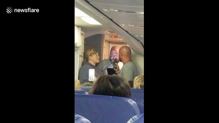 US couple have 'redo' wedding ceremony 30,000 feet in the air during flight