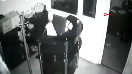 Bağcılar'da para kasası hırsızlığı kamerada