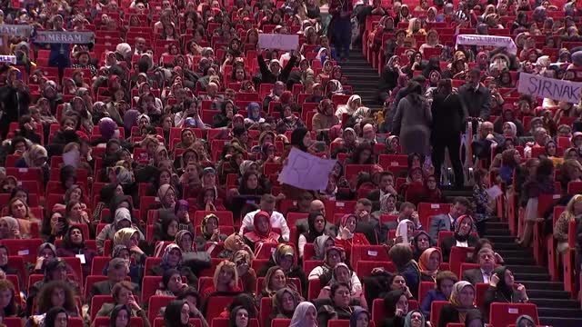 Cumhurbaşkanı Erdoğan: Yerel yönetimlerde görev üstlenen kadın sayısının giderek artacağına...