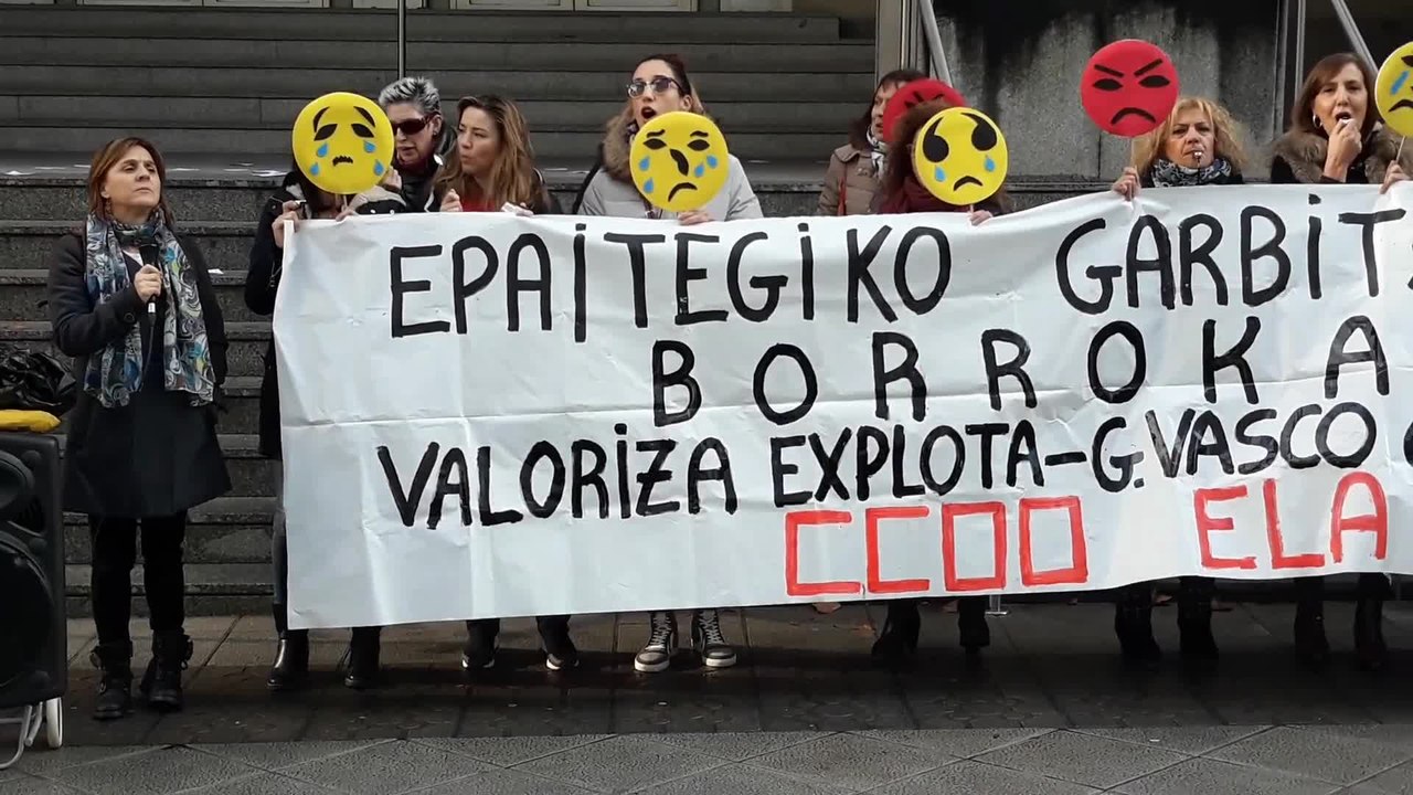 Trabajadoras de los Juzgados de Bizkaia se concentran "contra la explotación"