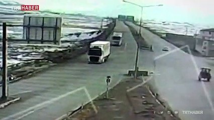 HDP'li ilçe başkanı güvenli yere götürmeye çalıştığı teröristle birlikte yakalandı