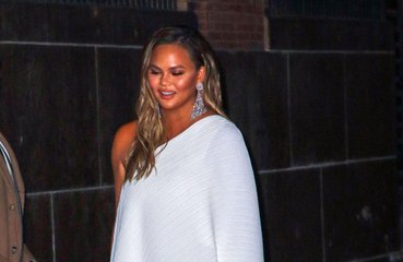 Chrissy Teigen, i regali di Natale li scegli l'assistente