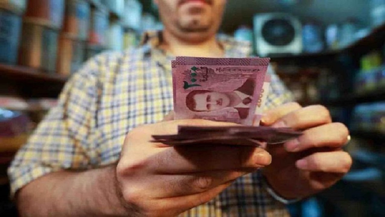 على طريقة المافيات: القصر الجمهوري يخترع طريقة لمنع انهيار الليرة السورية - هنا سوريا