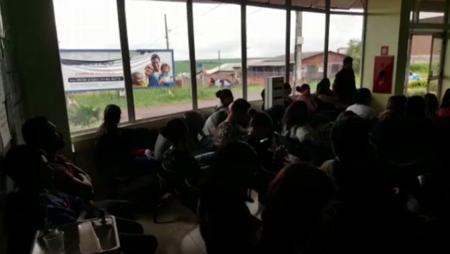 Após horas esperando na fila, pacientes reclamam de demora no atendimento na UPA Veneza