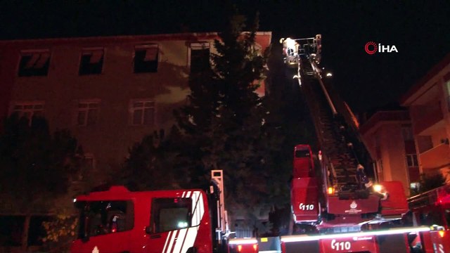 Apartman içinden önce patlama sesleri duyuldu sonra dumanlar yükseldi