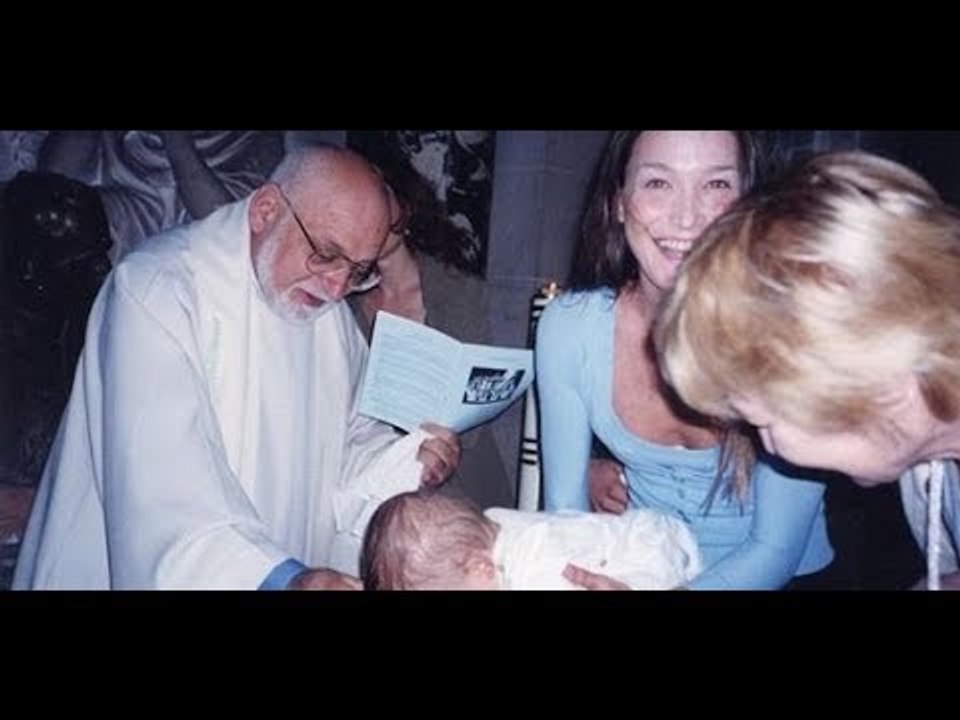 Carla Bruni Sarkozy  sa mère partage une photo privée du baptême de Giulia