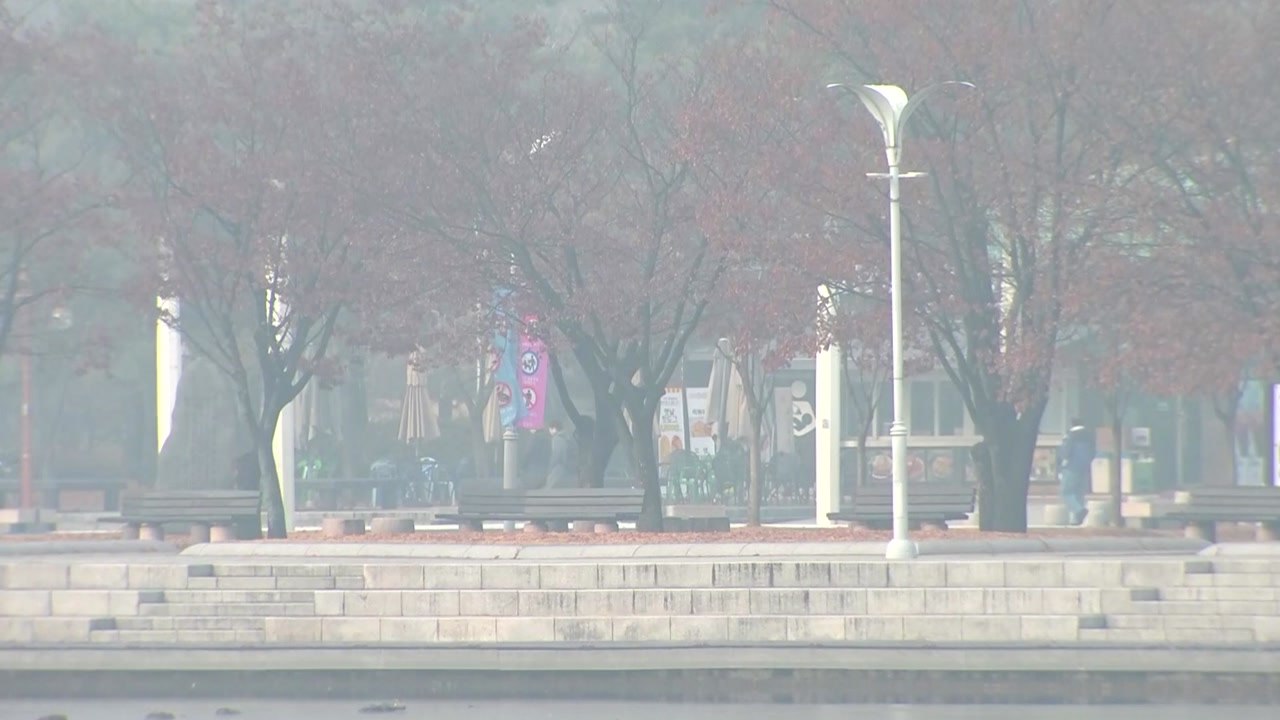 [날씨] 뿌연 시야, 답답한 공기...인천 초미세먼지주의보 / YTN