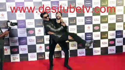 Ranveer Singh's bromance with MC Sher. Such PDA. Fun a the red carpet odf Star Screen Awards