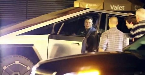 "Cybertruck" ile başı dertte bu kez de çarptı