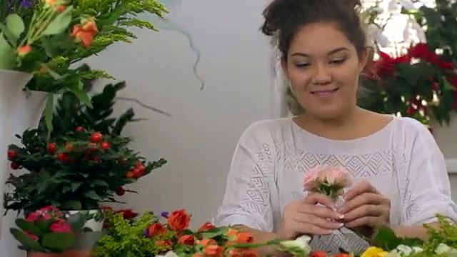 How to make beautiful flower arrangments