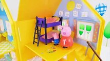 Peppa Pig with Daddy Pig watching TV and eating Ice Cream Toys