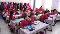Minik öğrencilerin okulu sahipsiz 