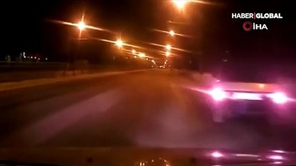 Polis hareket halindeki araca atlayıp durdurdu