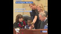 Ce petit garçon de 5 ans invite tous ses camarades de classe à assister à son adoption au tribunal