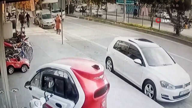 2 kişinin yaralandığı kaza kamerada