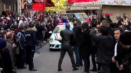 Şehit üstçavuş esma çevik'in cenazesi evinin önüne getirildi