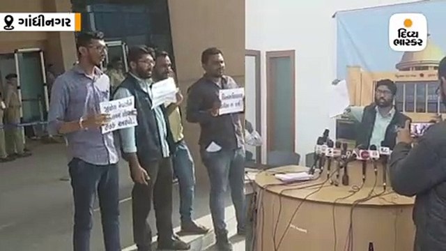 જીગ્નેશ મેવાણીએ સ્ટેચ્યૂ ઓફ યુનિટી અંગેનું વિધેયક સળગાવ્યું